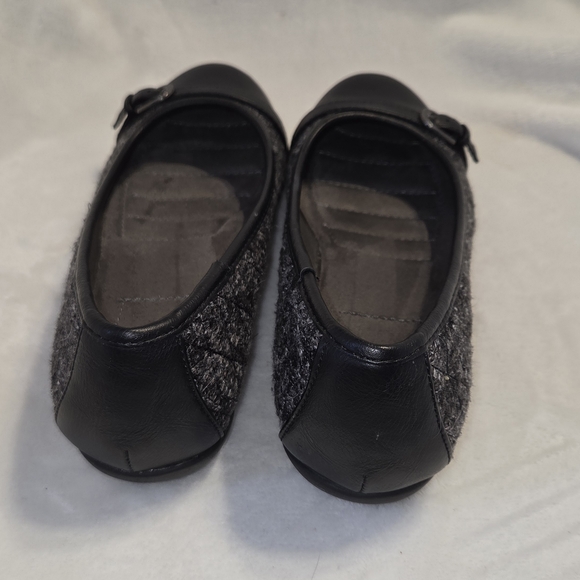 White Mountain Women's Black and Gray Flats - Picture 3 of 7